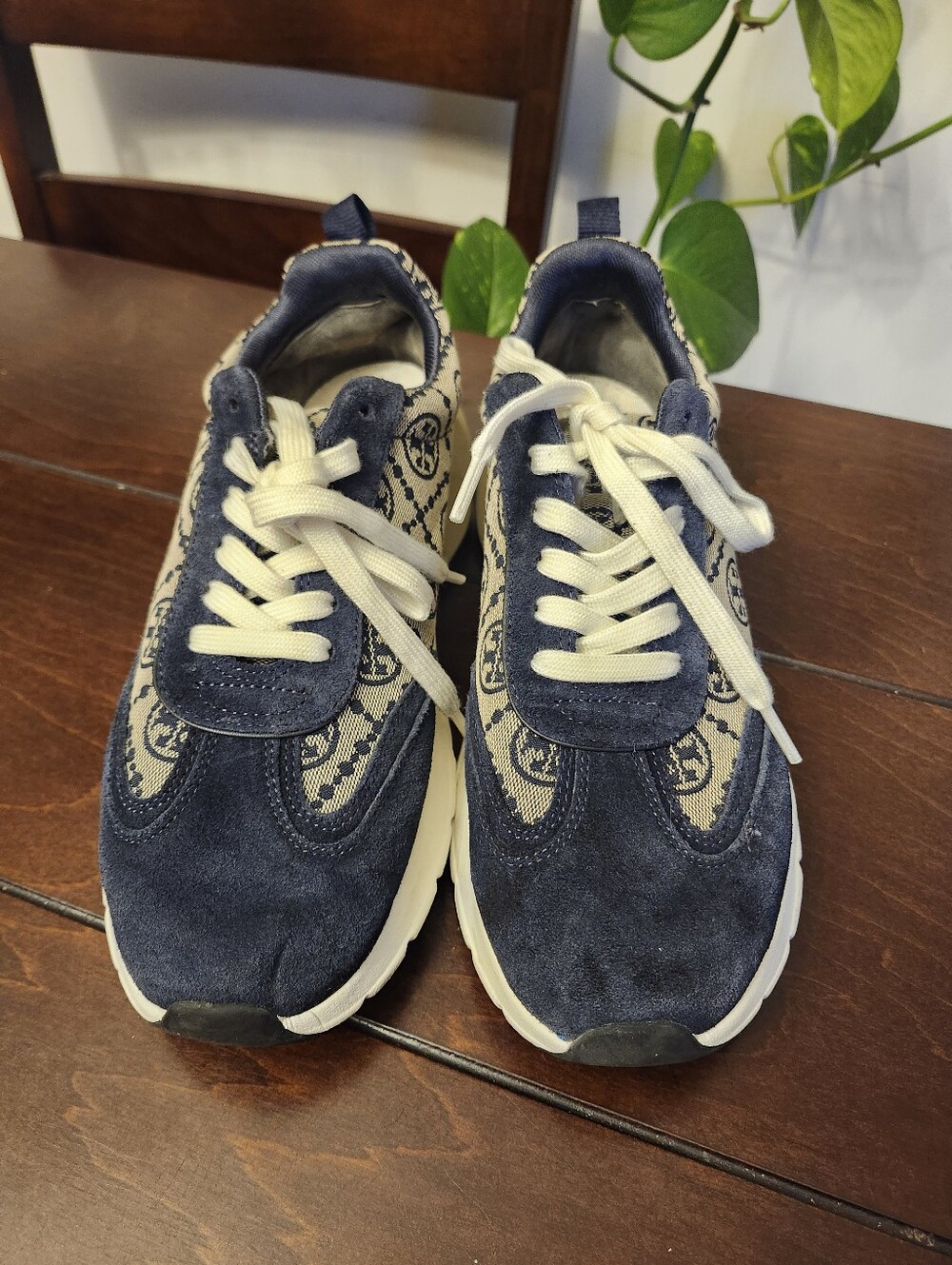 Tory Burch -T Monogrammed Sneaker- Size 9